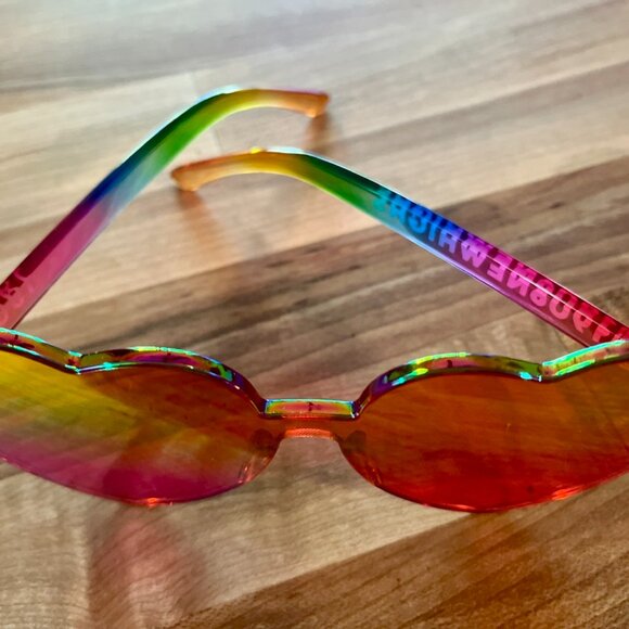 1906 New Highs Red Heart Love Sunglasses - Picture 2 of 7